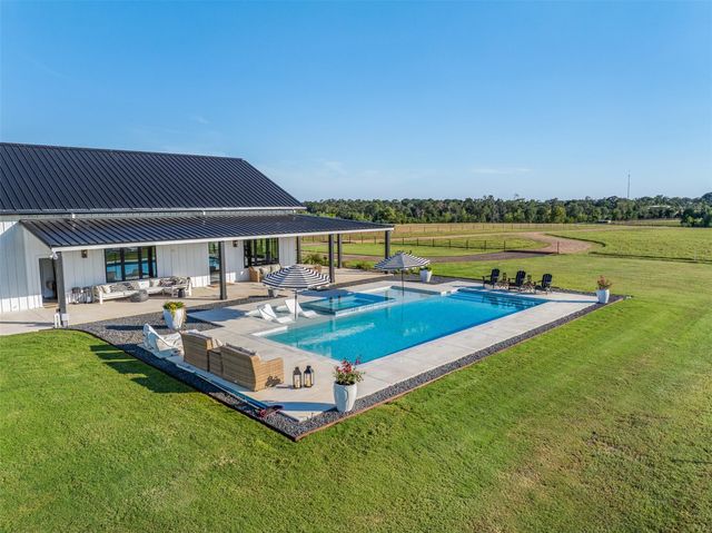 2134 Carter Road, Bellville, TX 77418