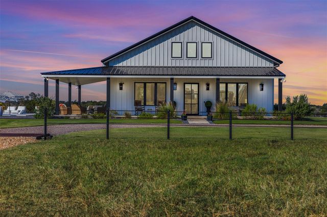 2134 Carter Road, Bellville, TX 77418