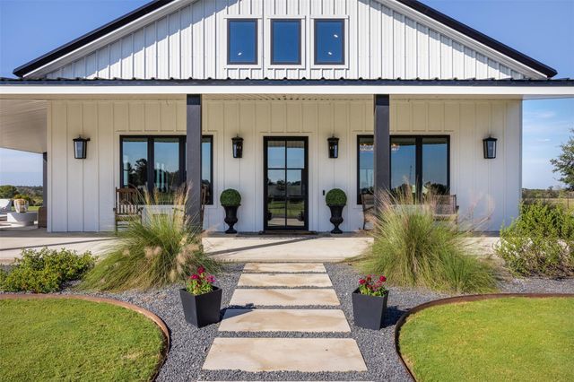 2134 Carter Road, Bellville, TX 77418