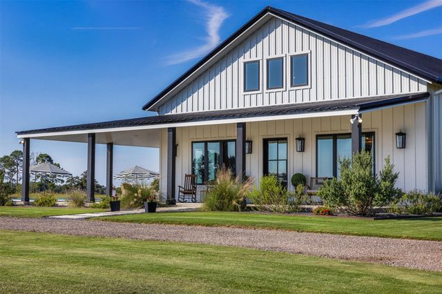 2134 Carter Road, Bellville, TX 77418