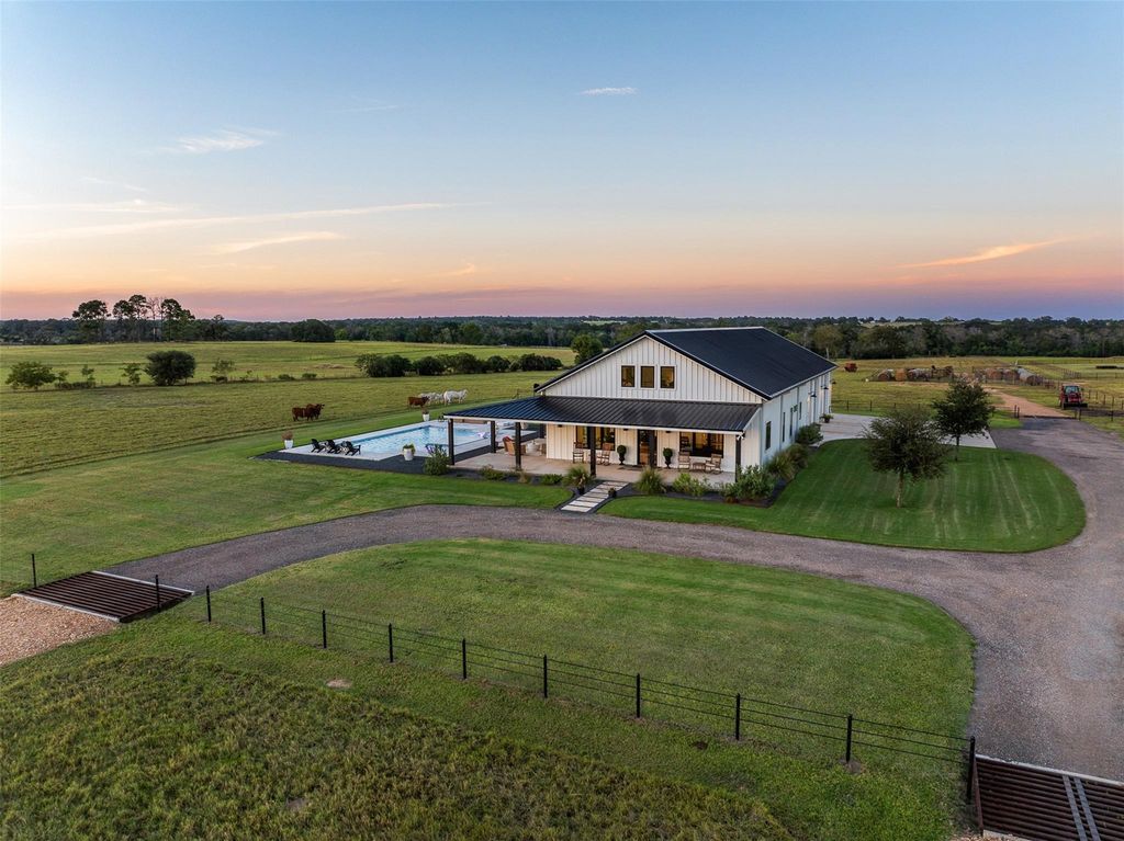 2134 Carter Road, Bellville, TX 77418