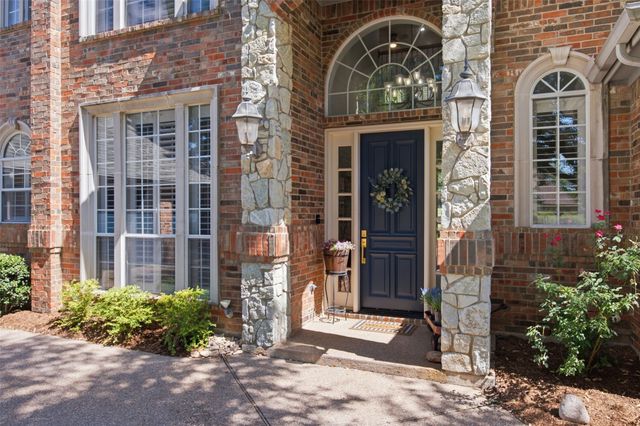 869 Thomas Crossing Drive, Fort Worth, TX 76028