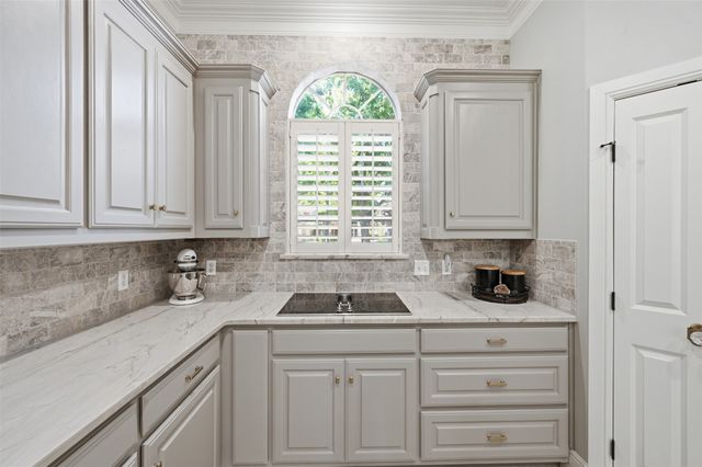 869 Thomas Crossing Drive, Fort Worth, TX 76028