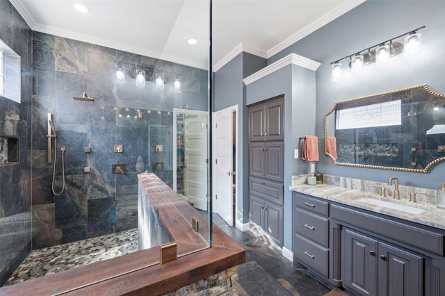 869 Thomas Crossing Drive, Fort Worth, TX 76028