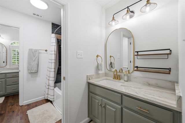869 Thomas Crossing Drive, Fort Worth, TX 76028