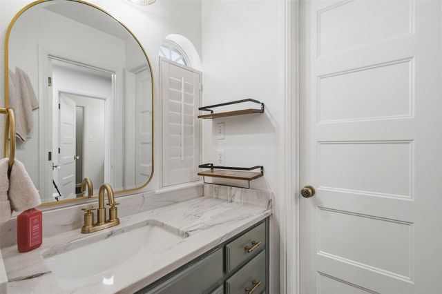 869 Thomas Crossing Drive, Fort Worth, TX 76028