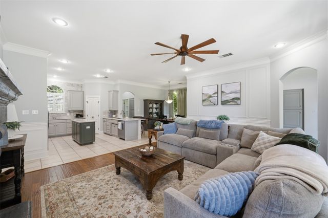 869 Thomas Crossing Drive, Fort Worth, TX 76028