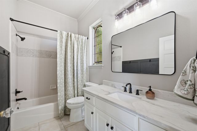 869 Thomas Crossing Drive, Fort Worth, TX 76028