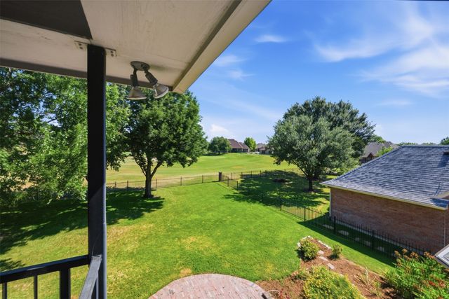869 Thomas Crossing Drive, Fort Worth, TX 76028