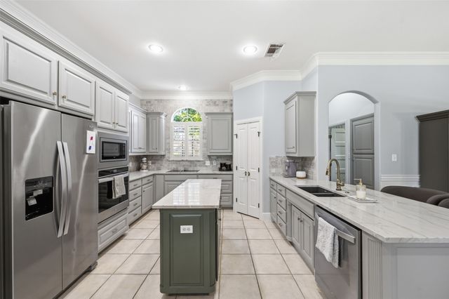 869 Thomas Crossing Drive, Fort Worth, TX 76028