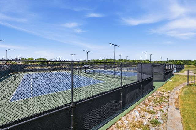 869 Thomas Crossing Drive, Fort Worth, TX 76028