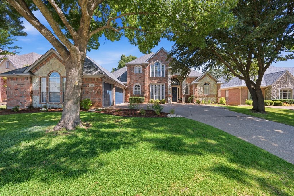 869 Thomas Crossing Drive, Fort Worth, TX 76028