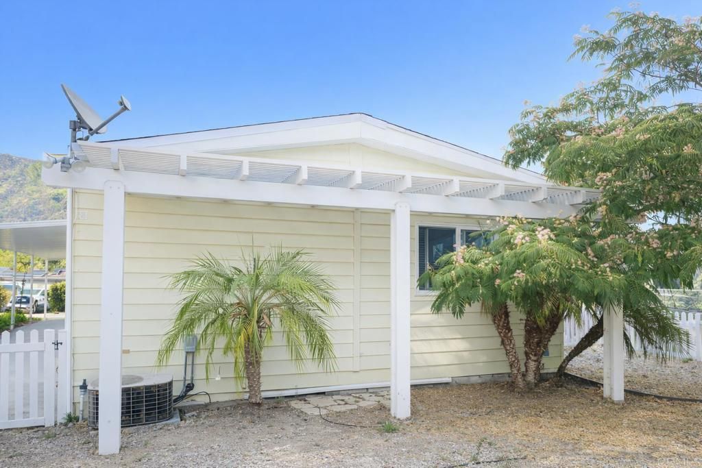 Image 5 of property listing at 8975 Lawrence Welk Drive SPC 2, Escondido, CA 92026