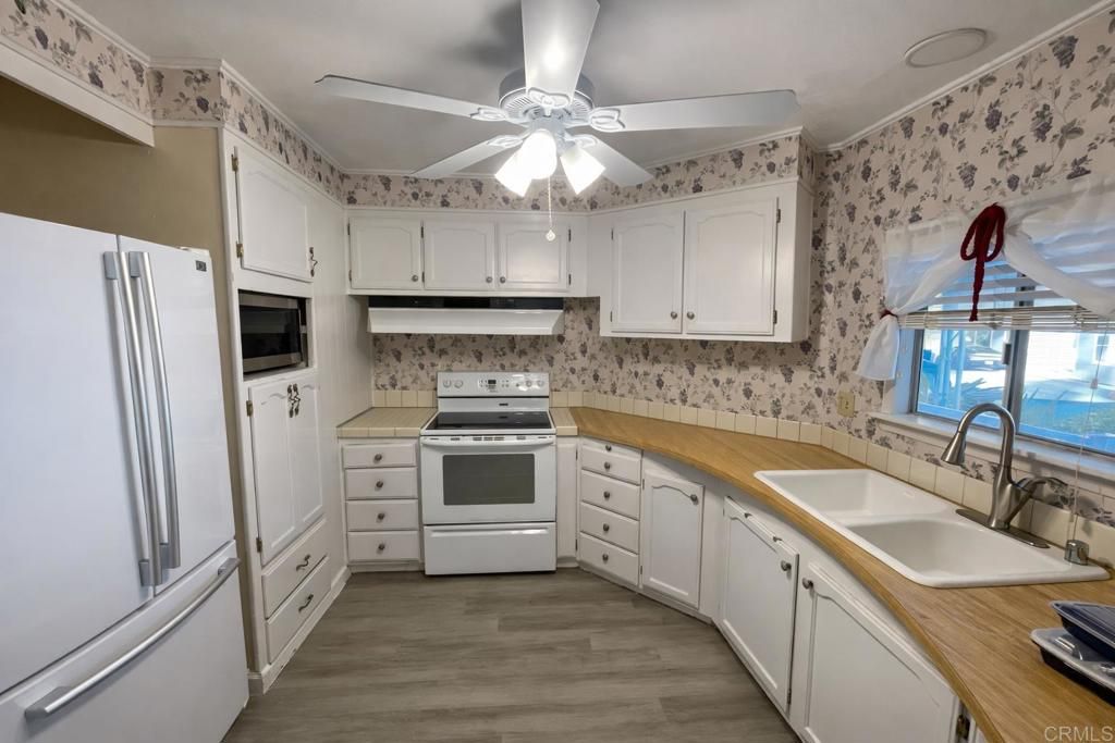 Image 7 of property listing at 8975 Lawrence Welk Drive SPC 2, Escondido, CA 92026