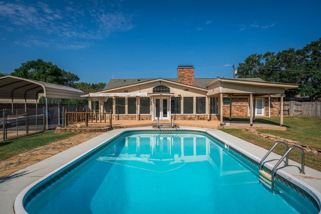 1304 Steve ST, White Oak, TX 75693