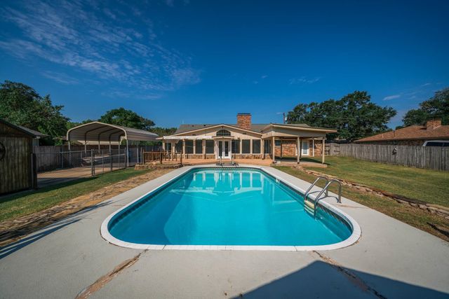 1304 Steve ST, White Oak, TX 75693