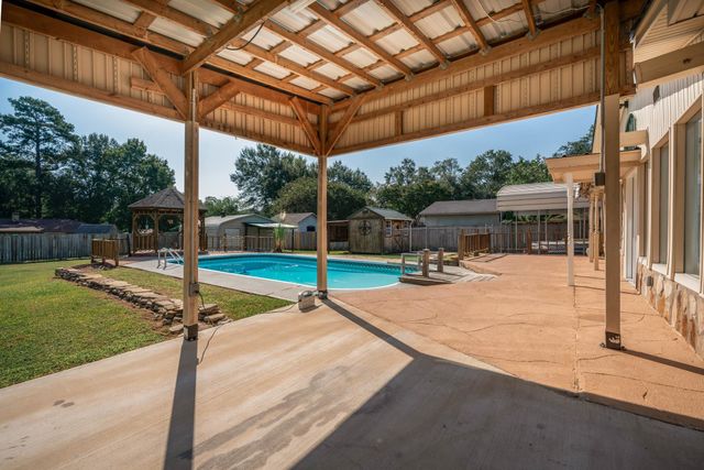 1304 Steve ST, White Oak, TX 75693