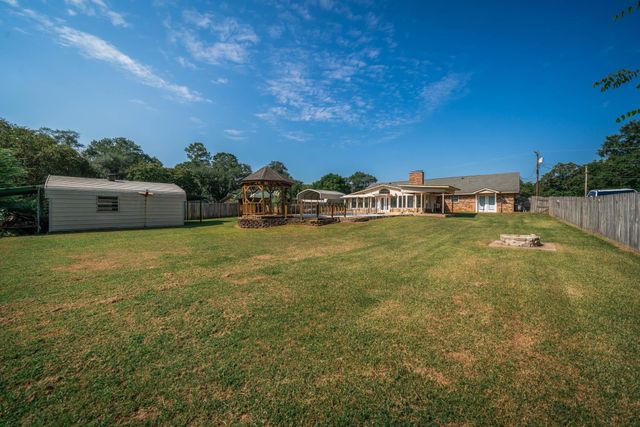 1304 Steve ST, White Oak, TX 75693