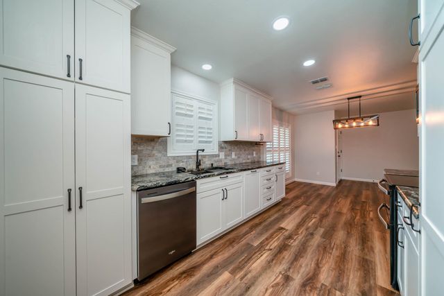 1304 Steve ST, White Oak, TX 75693
