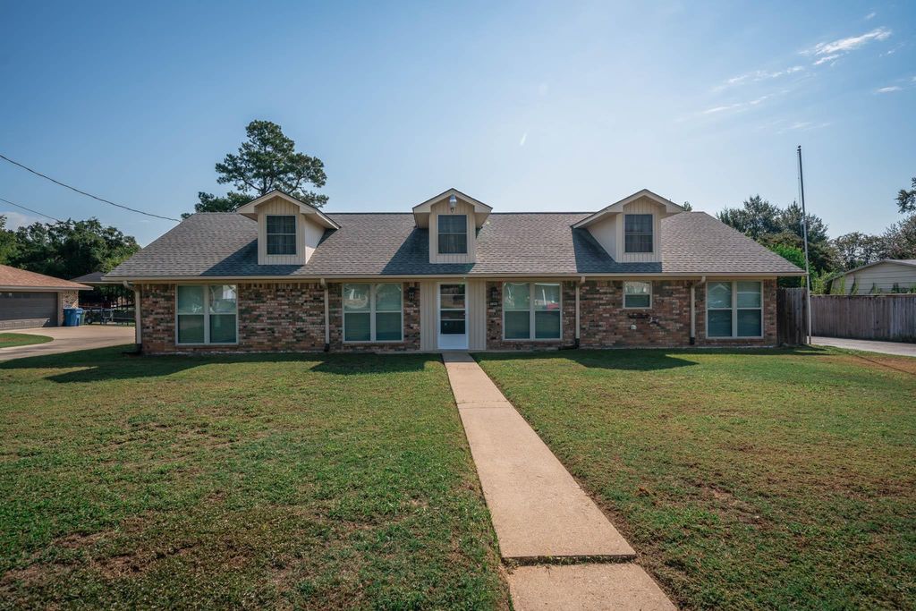 1304 Steve ST, White Oak, TX 75693