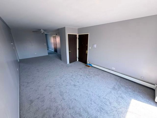 535 Brookside Drive E, Westmont, IL 60559