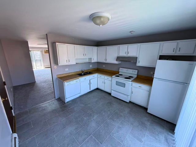 535 Brookside Drive E, Westmont, IL 60559