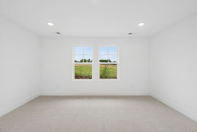2575 Peaceful Valley Dr, Columbia, TN 38401