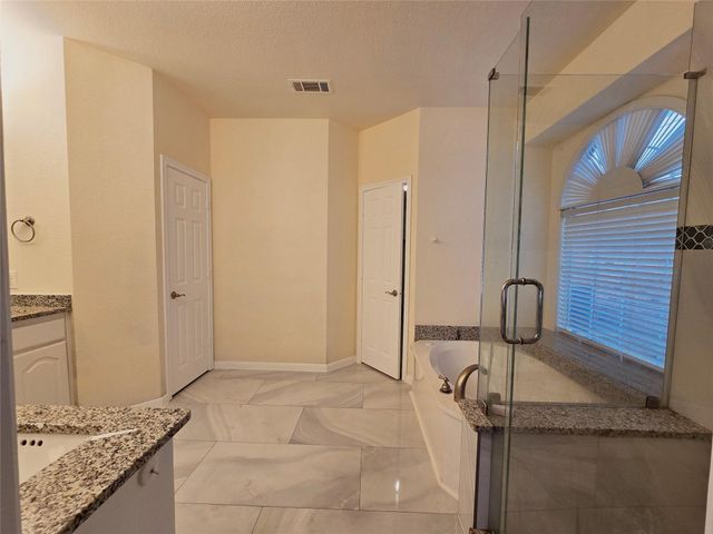 5207 W Cove Way, Grand Prairie, TX 75052