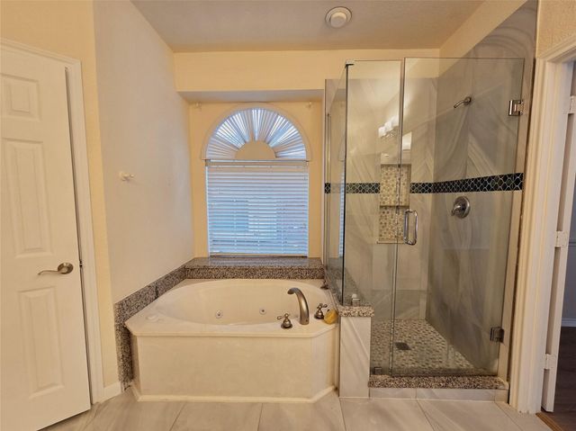 5207 W Cove Way, Grand Prairie, TX 75052