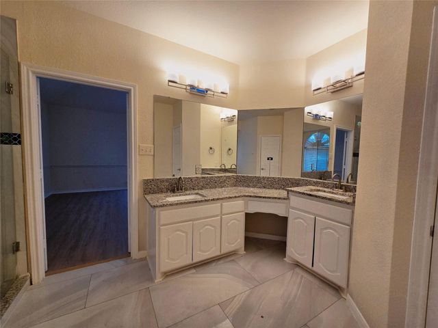5207 W Cove Way, Grand Prairie, TX 75052