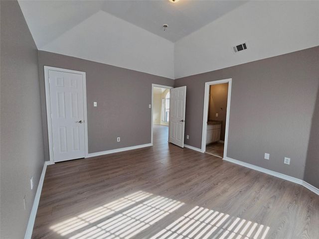 5207 W Cove Way, Grand Prairie, TX 75052