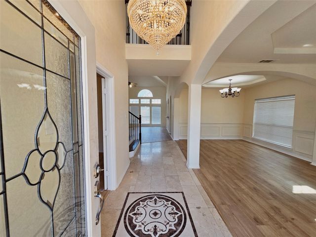 5207 W Cove Way, Grand Prairie, TX 75052