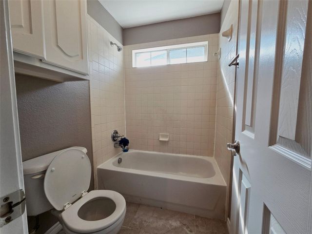5207 W Cove Way, Grand Prairie, TX 75052