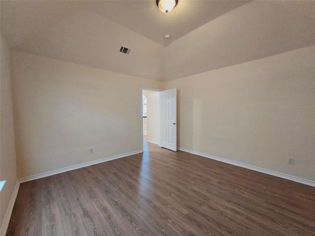 5207 W Cove Way, Grand Prairie, TX 75052
