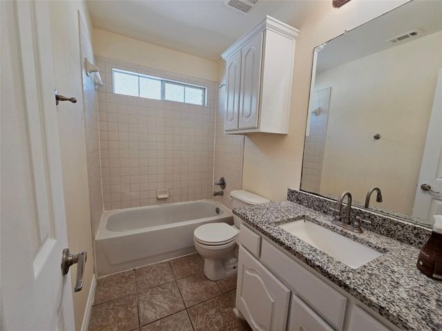 5207 W Cove Way, Grand Prairie, TX 75052