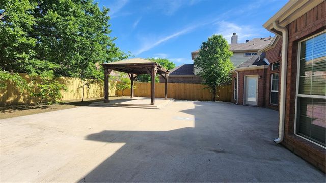 5207 W Cove Way, Grand Prairie, TX 75052