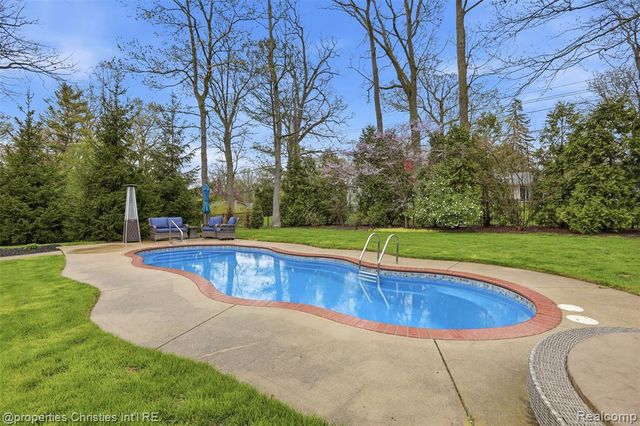 2867 Courville Drive, Bloomfield Hills, MI 48302
