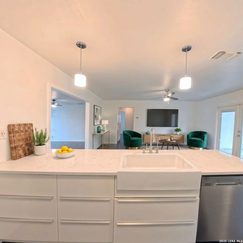 12705 LONE SHADOW TRL, Live Oak, TX 78233