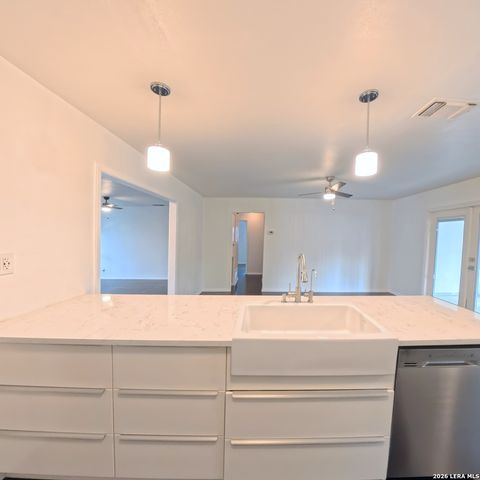 12705 LONE SHADOW TRL, Live Oak, TX 78233
