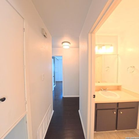 12705 LONE SHADOW TRL, Live Oak, TX 78233