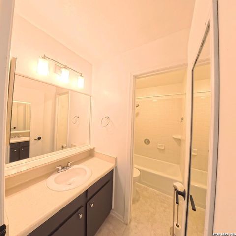 12705 LONE SHADOW TRL, Live Oak, TX 78233