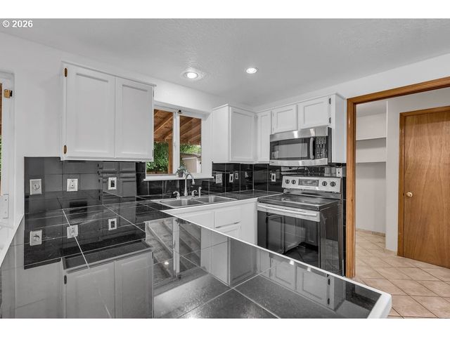 6936 Sw 188TH Ave, Beaverton, OR 97007