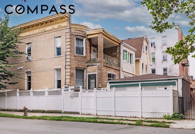 27 Hubbard Place, New York City, NY 11210