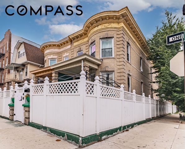 27 Hubbard Place, New York City, NY 11210