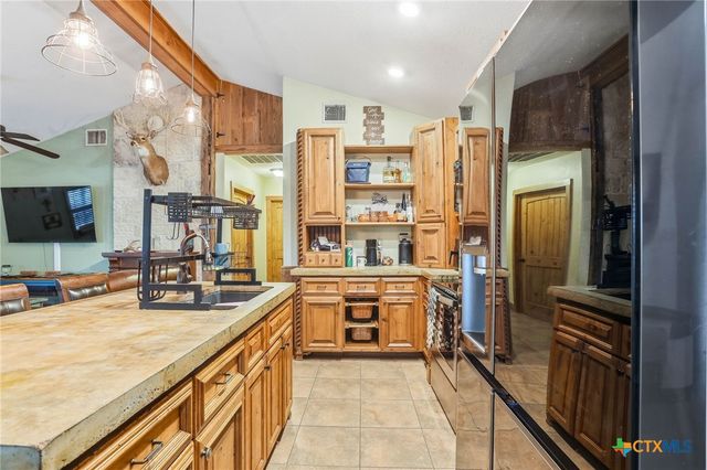 340 Rio Oak, Pipe Creek, TX 78063