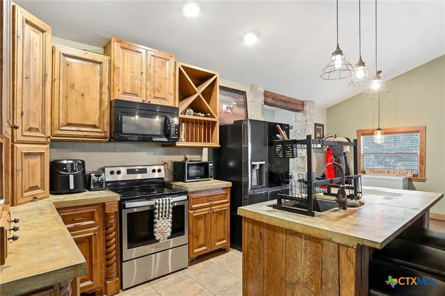 340 Rio Oak, Pipe Creek, TX 78063