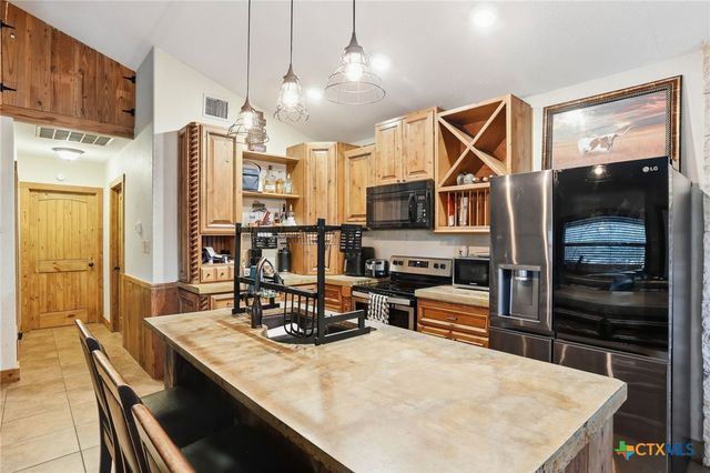 340 Rio Oak, Pipe Creek, TX 78063