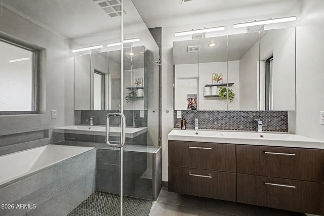 321 E WHITTON Avenue, Phoenix, AZ 85012