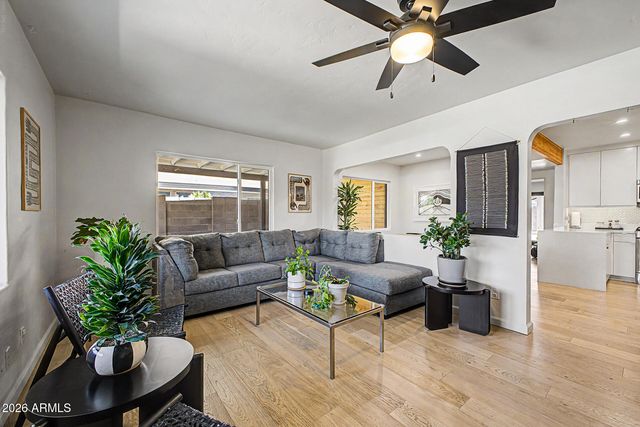 321 E WHITTON Avenue, Phoenix, AZ 85012