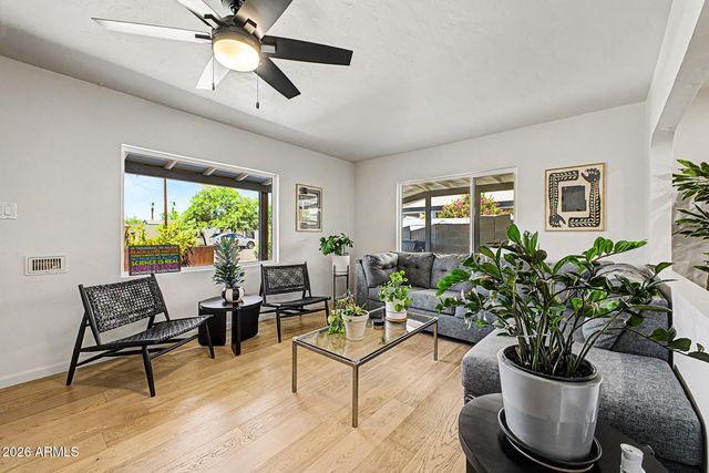 321 E WHITTON Avenue, Phoenix, AZ 85012